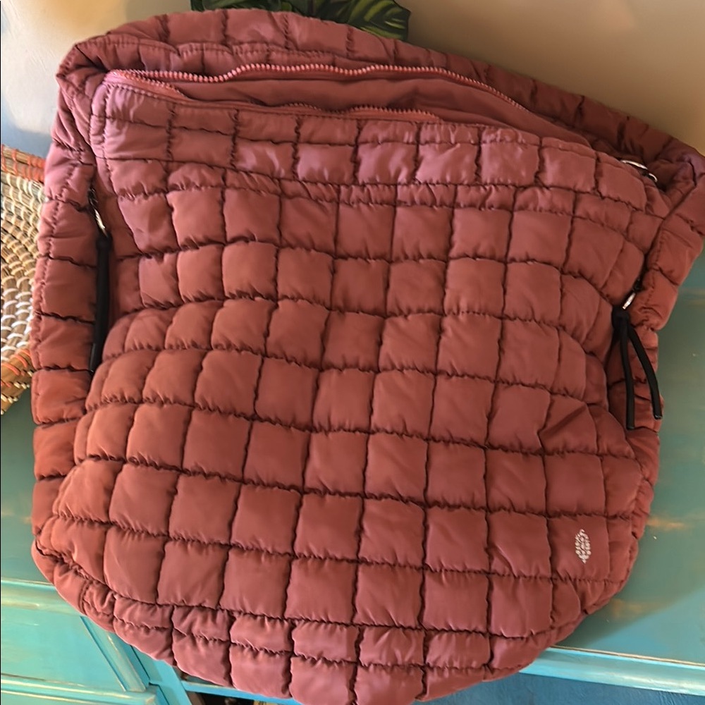 Elegant Quilted Shoulder Bag - Brown - Picture 2 of 3
